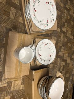 Pfaltzgraf Wingerberry dinnerware set.  